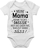 Shirtracer Baby Body Junge Mädchen - Sprüche - Meine Mama denkt echt, dass sie hier das Sagen hat. Das ist sooo süß! - schwarz - 3/6 Monate - Weiß - babybody mit spruch spruche mutter strampler