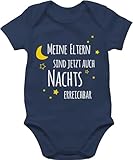 Baby Body Junge Mädchen - Sprüche - Meine Eltern sind jetzt auch Nachts erreichbar - 3/6 Monate - Navy Blau - babybody mit spruch spruche strampler witzige babygeschenke aufschrift sprüchen