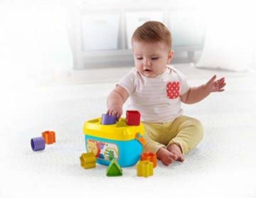 Fisher-Price FFC84 - Babys Erste Bausteine Baby Spielzeug Formensortierspiel mit Spielwürfeln und Eimer zum Verstauen ab 6 Monaten - 7
